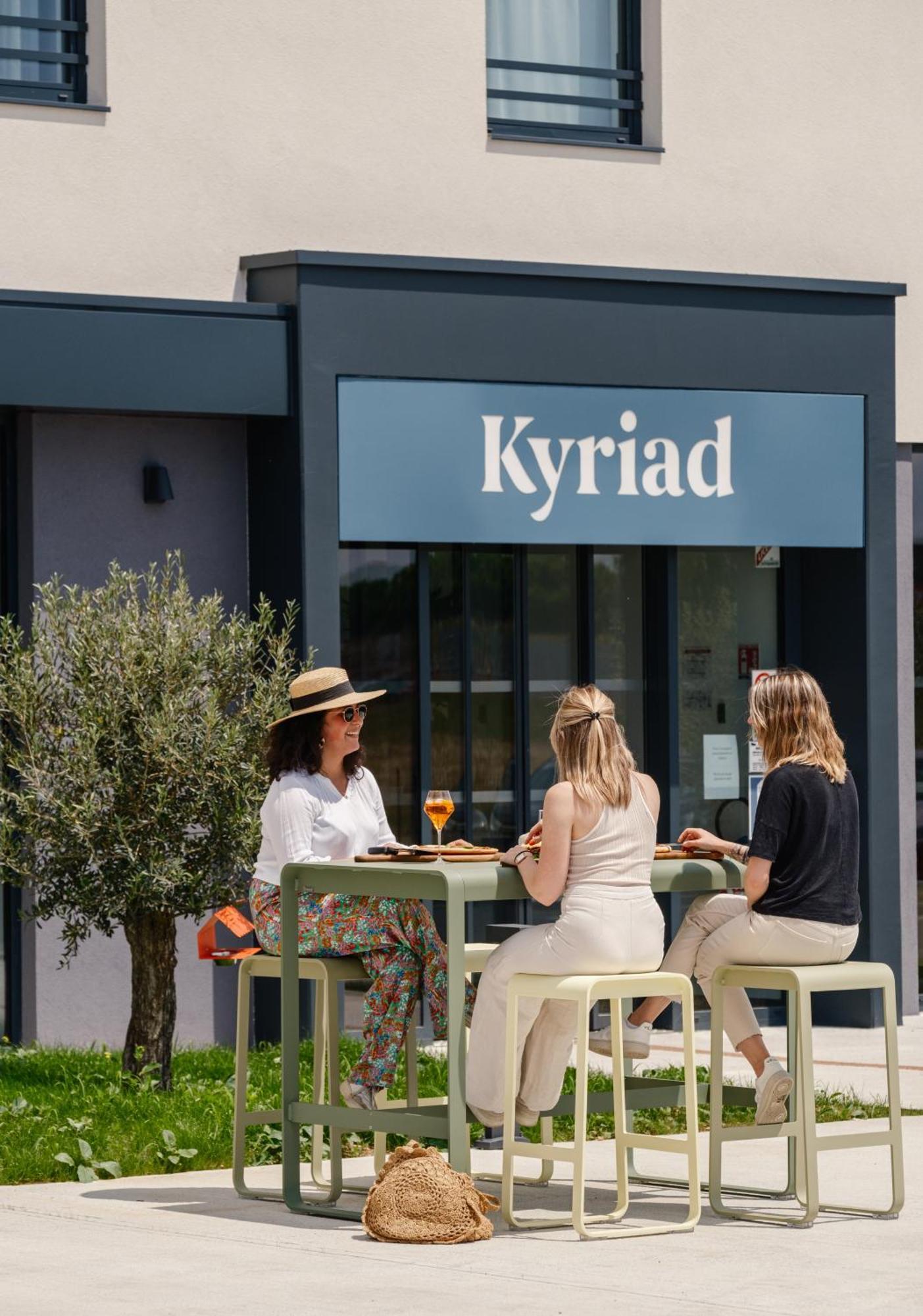 Kyriad Chateauroux Nord - Aeroport Déols Eksteriør billede